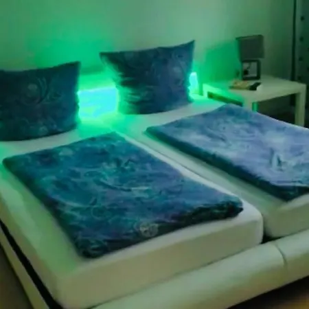 In Walldorf Mit Schlafzimmer, Kueche Und Bad