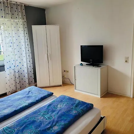 In Walldorf Mit Schlafzimmer, Kueche Und Bad Apartment