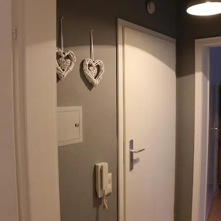 In Mit Schlafzimmer, Kueche Und Bad *